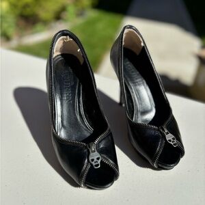 Alexander McQueen shoes size 37 euc! Comes with box and dust bag.